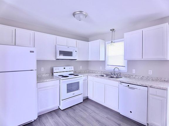 3rd image of 303 Alice Dr Unit B