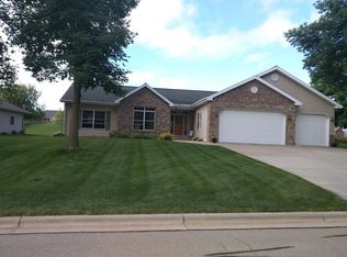 427 Fox Path Trl, Denmark, WI 54208