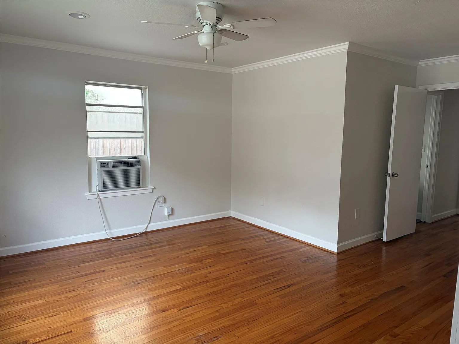 1 bed, 1.0 bath, 600 sqft, $1,075 — Photo 2
