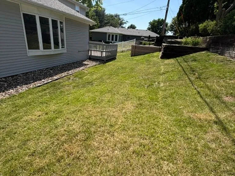 2206 E 32nd St — Photo 22