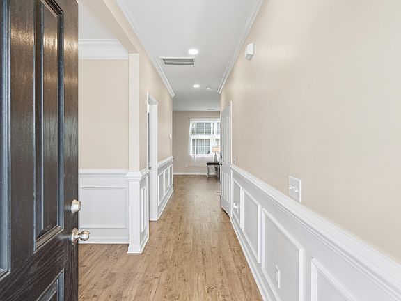 3rd image of 581 Yellow Leaf Ln