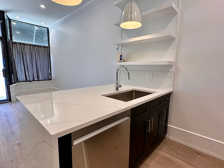 2950 N Sheffield Ave #1F — Photo 3