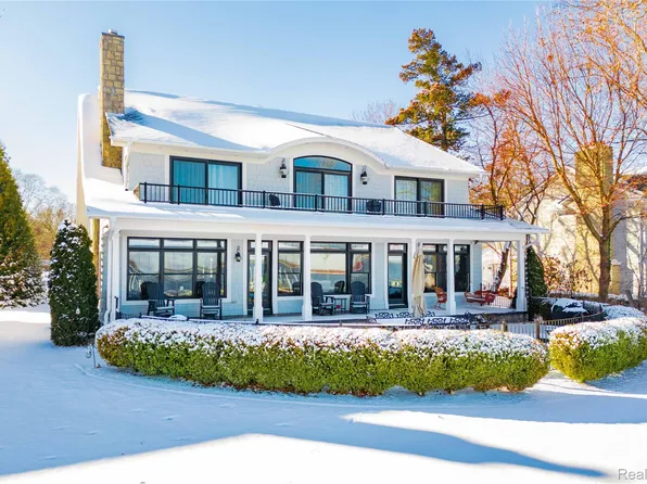 19495 Lighthouse Point, Grosse Ile, MI 48138