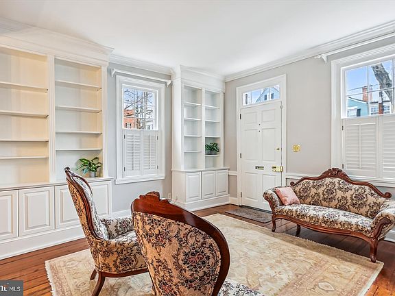 4th image of 510 Queen St