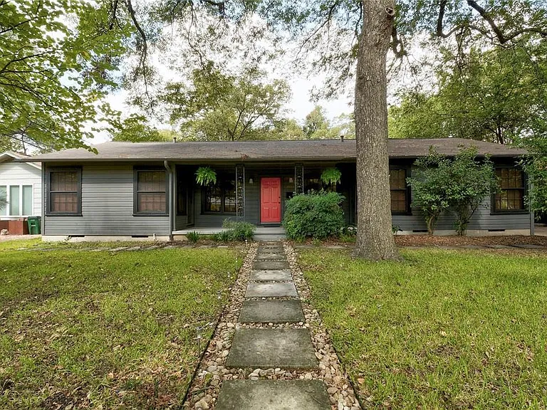 4504 Elwood Rd — Photo 2