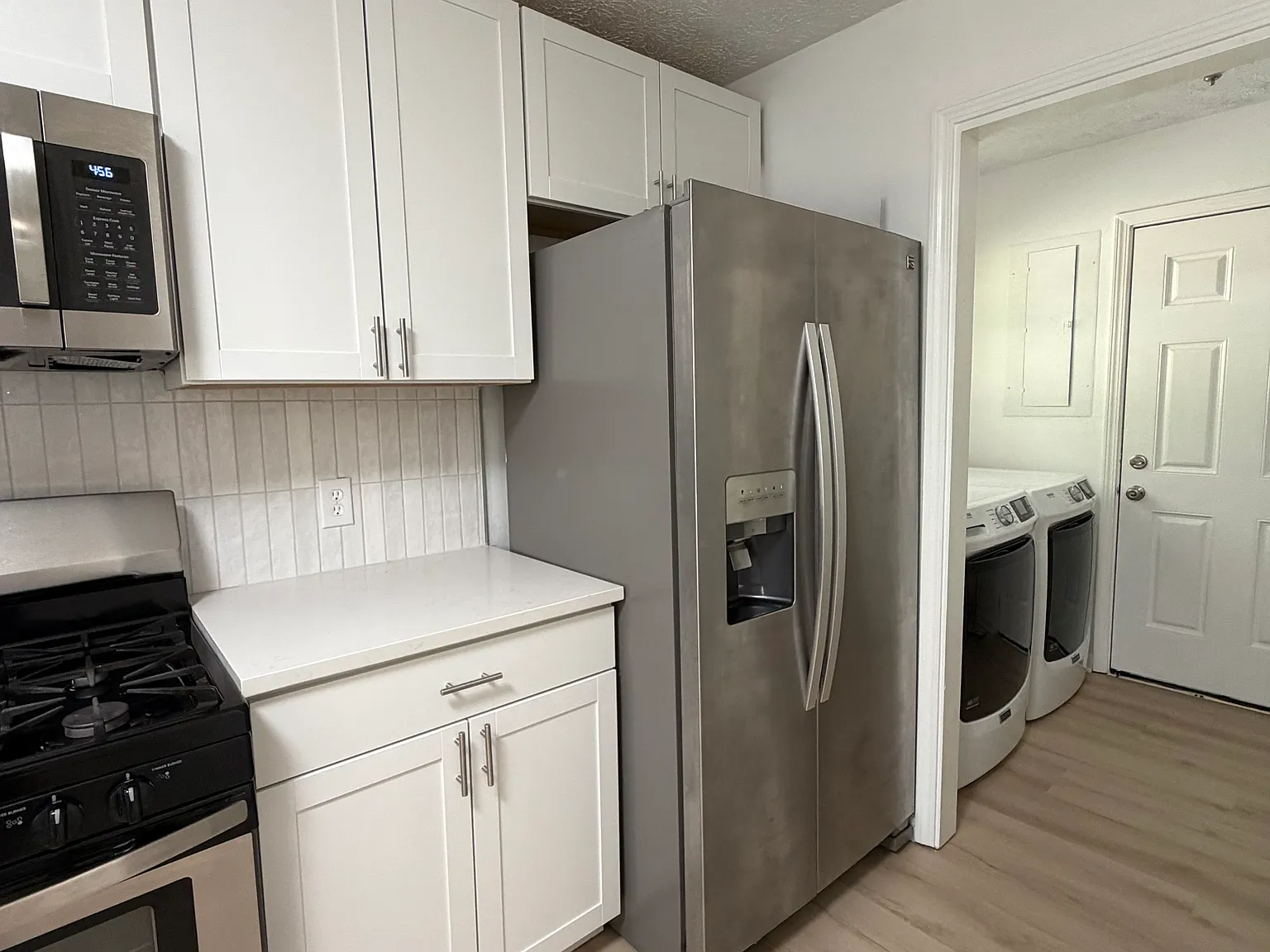 3 bed, 1882 sqft, $2,300 — Photo 2