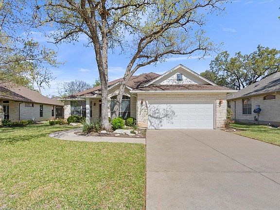 3rd image of 909 Big Thicket St