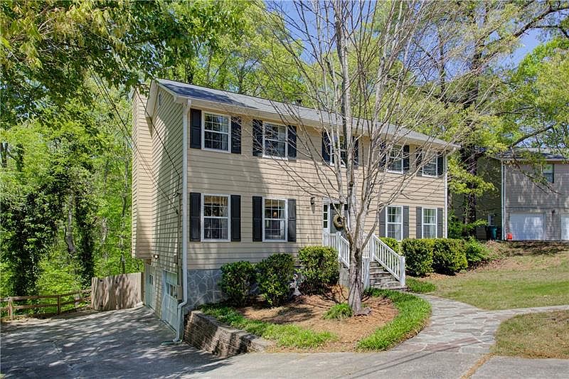 1st image of 604 Green Valley Dr SE