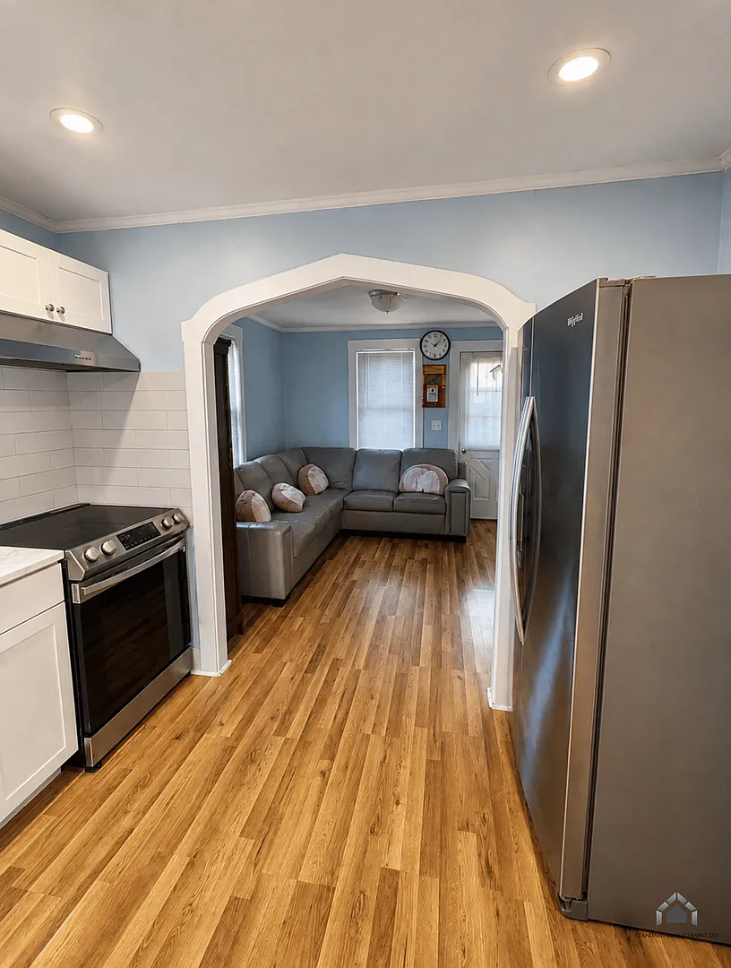 326 Eastern Ave — Photo 4