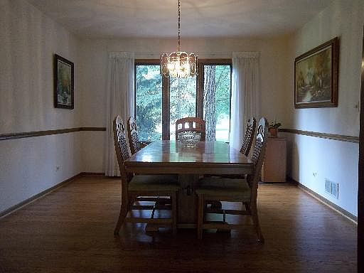 5th image of 208 Windsor Ave
