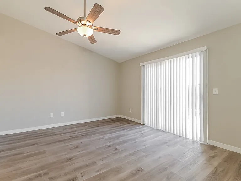 1042 Juniper Ridge Ave — Photo 9