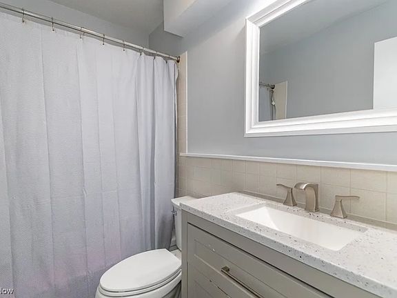 4th image of 9 E Carriage Dr #9