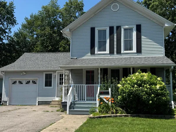 411 N Elm St, Three Oaks, MI 49128