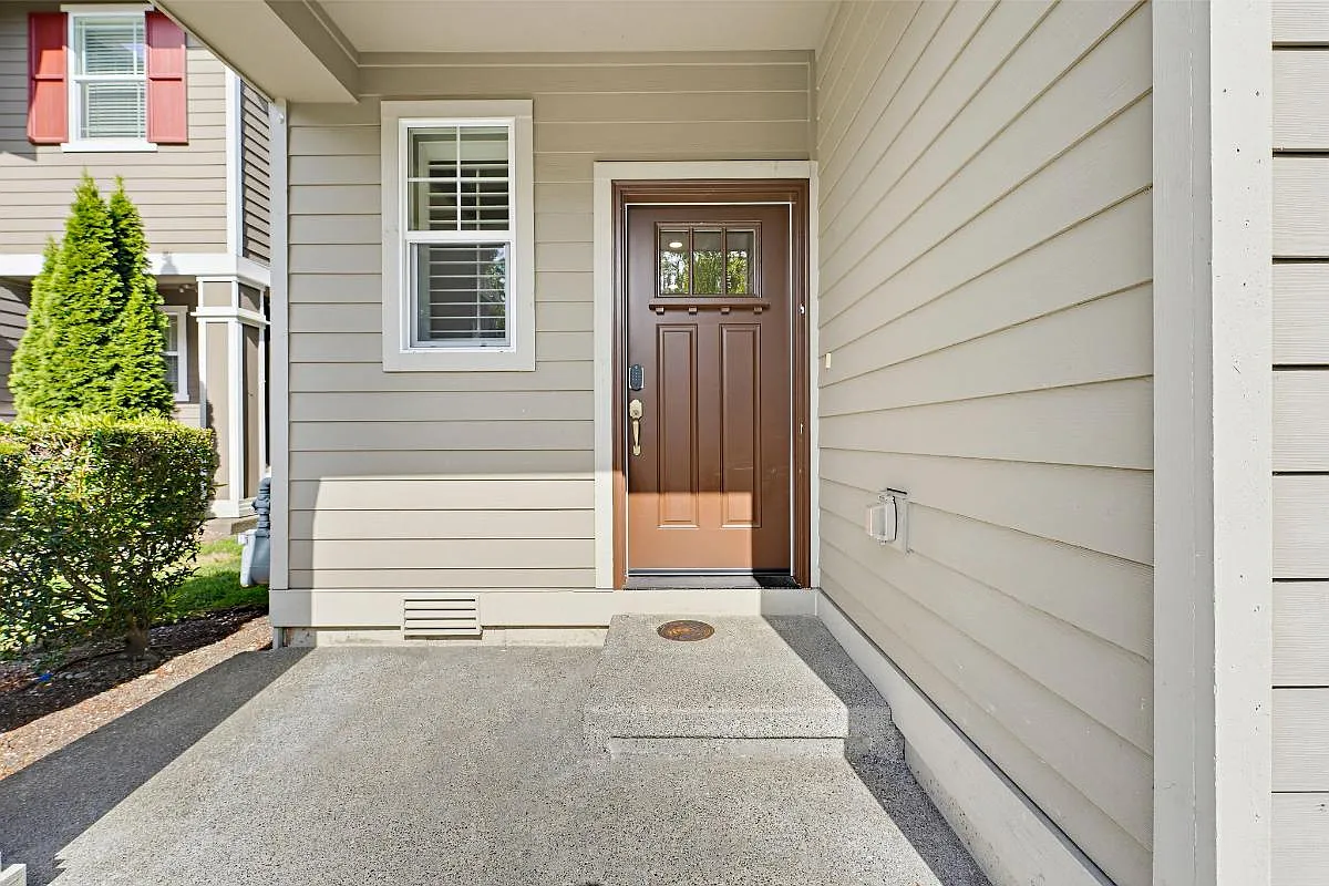 3 bed, 2.5 bath, 1821 sqft, $2,800 — Photo 2