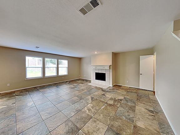 4th image of 4022 Pinebluff Ln