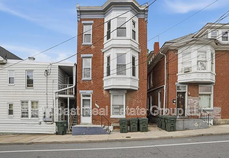 207 N Mulberry St — Photo 1