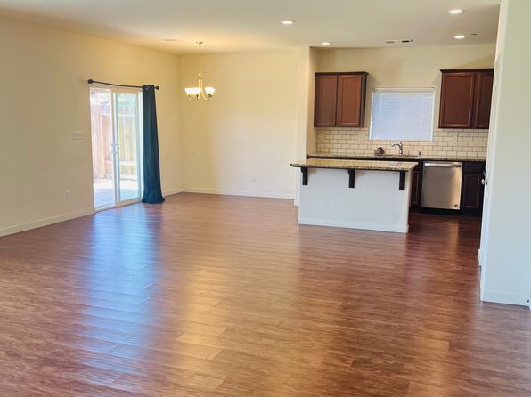 2717 Mercedes Dr