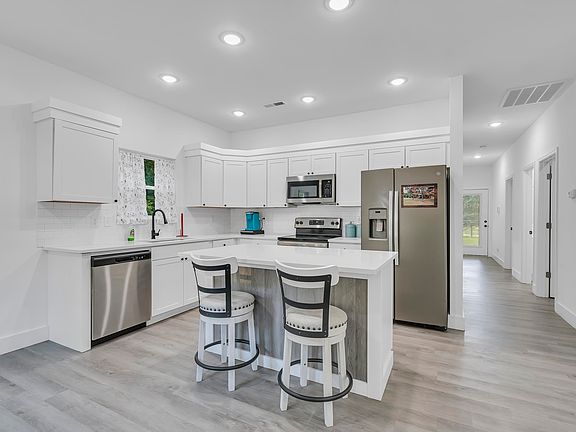3rd image of 228 Weeping Oak Dr