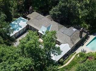 14 Overhills Dr, Saint Louis, MO 63124