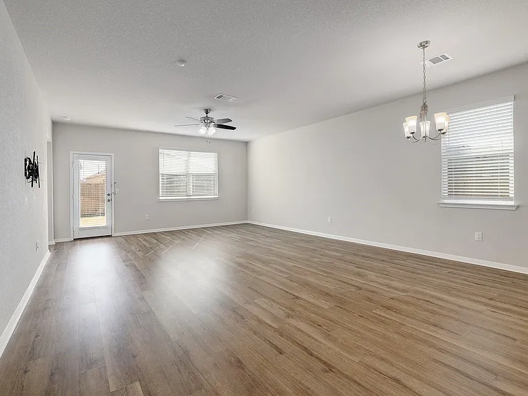 105 Brunnen Way — Photo 8