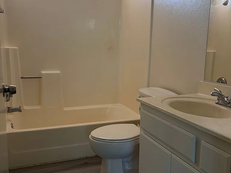 1827 E Avenue J #10 — Photo 9