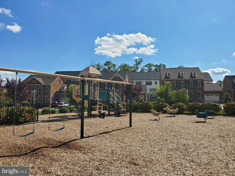 411 Greenebaum Ln — Photo 44