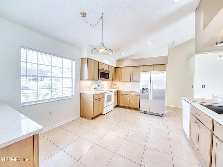 5628 Loma Vista Dr W — Photo 19
