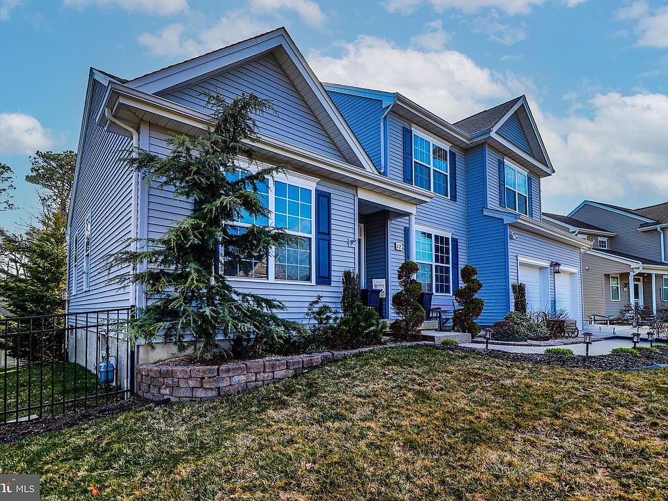 1st image of 12 Greenside Dr