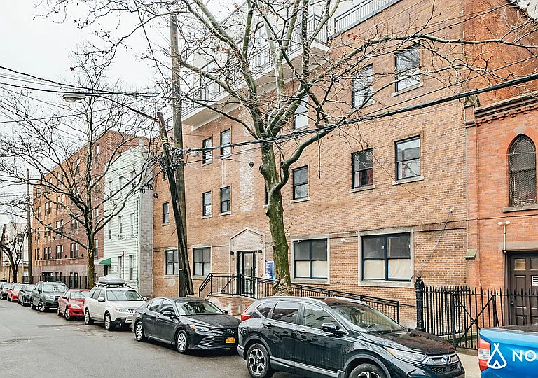 312 Devoe St #1B — Photo 5