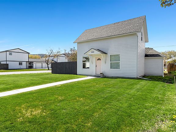 2nd image of 644 9th Ave W