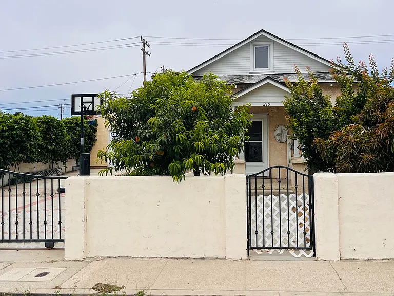E McFarlane Dr — Photo 14
