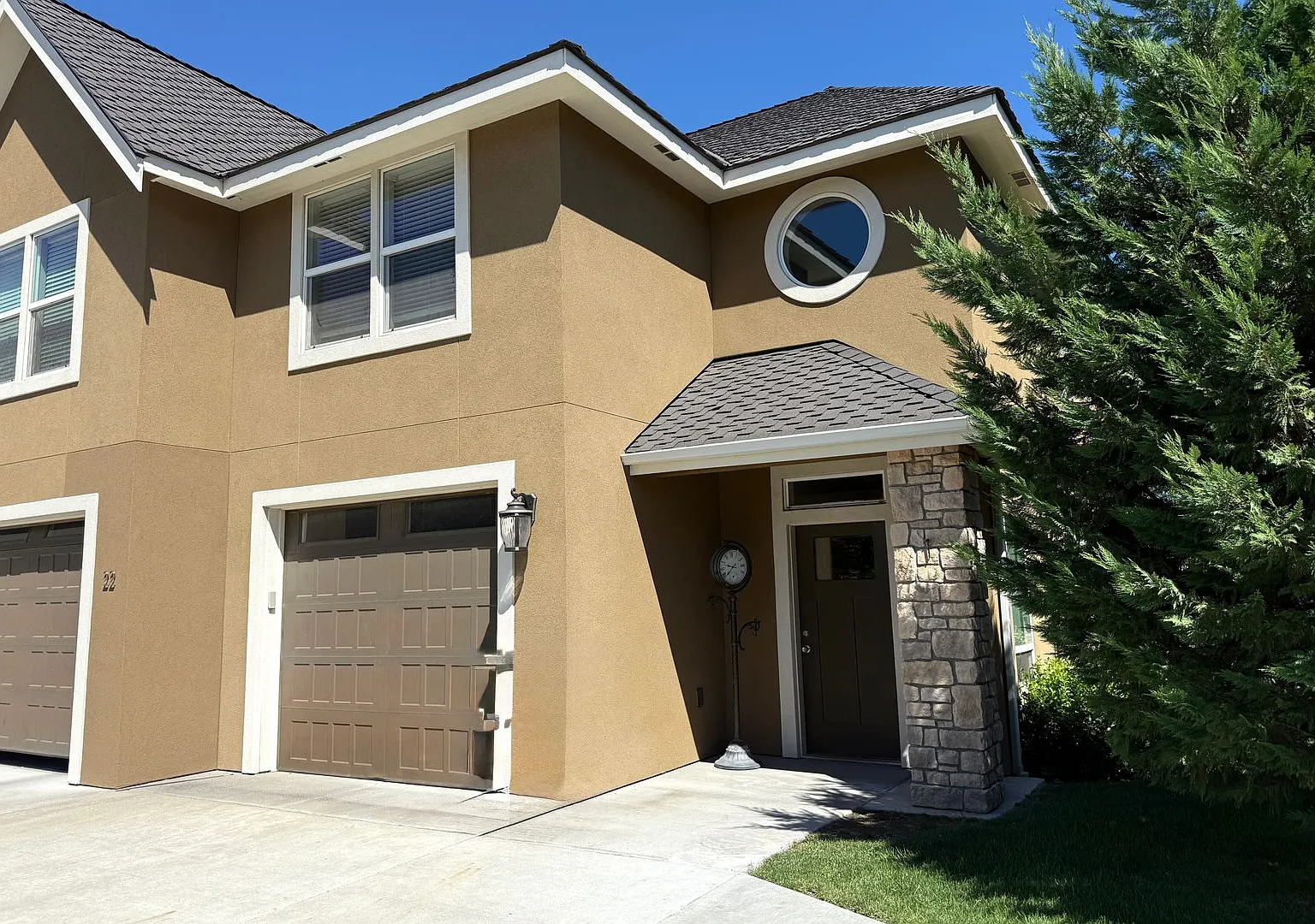 22 NE Hadley Way — Photo 1