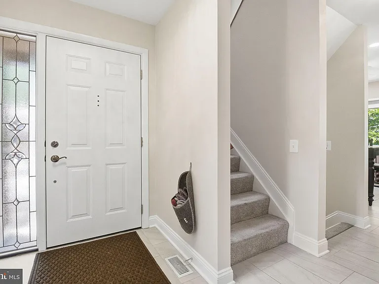 1509 Farsta Ct — Photo 3