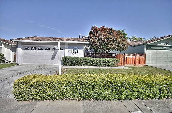 1st image of 35 Southlake Dr