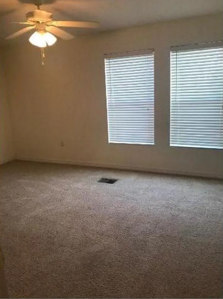 2 bed, 2.5 bath, 1260 sqft, $1,800 — Photo 2