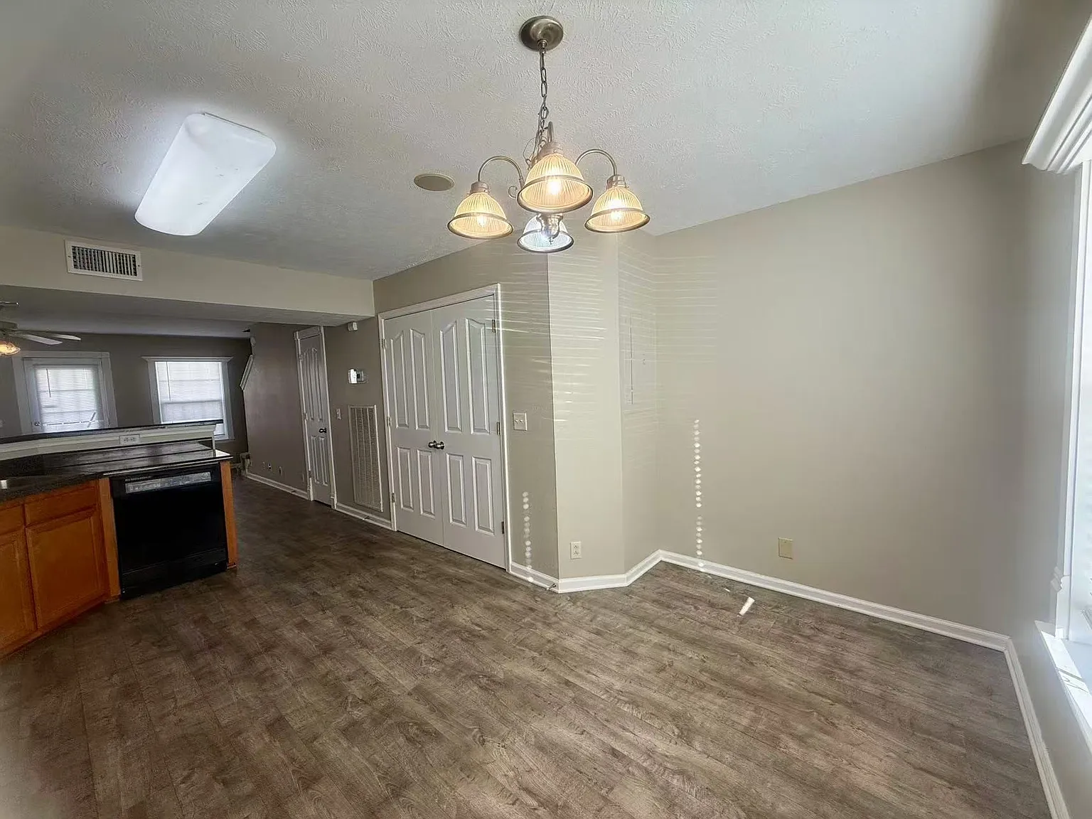 2 bed, 2.5 bath, 1360 sqft, $1,500 — Photo 4