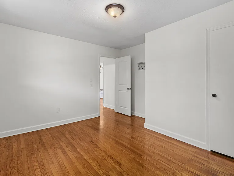 969 Henderson Ave — Photo 34