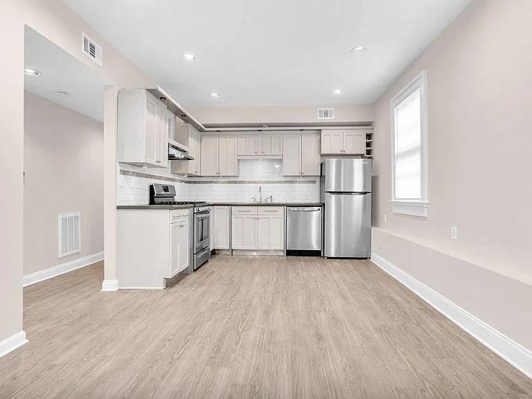 1046 Tilden St NW #C — Photo 8