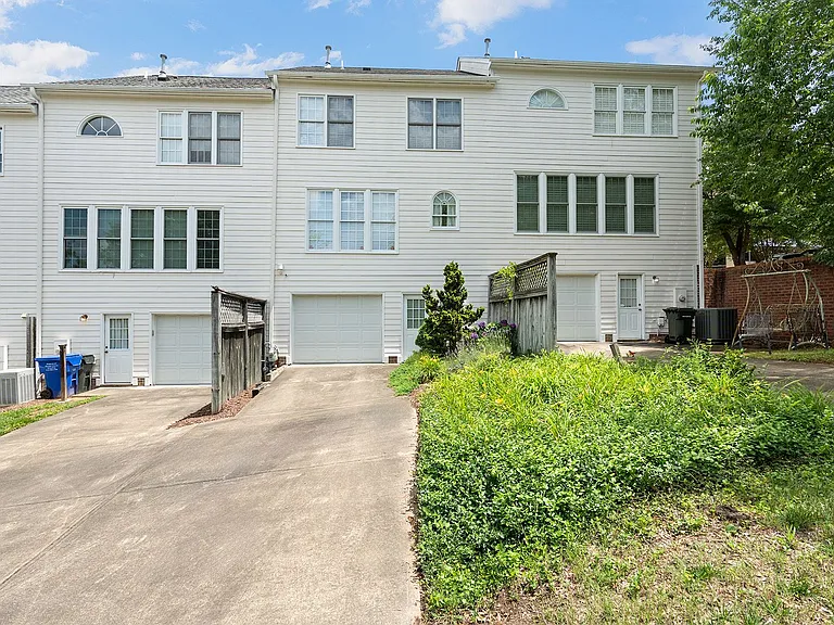 202 Greenview Dr — Photo 32
