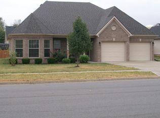 424 Paddock Dr, Versailles, KY 40383