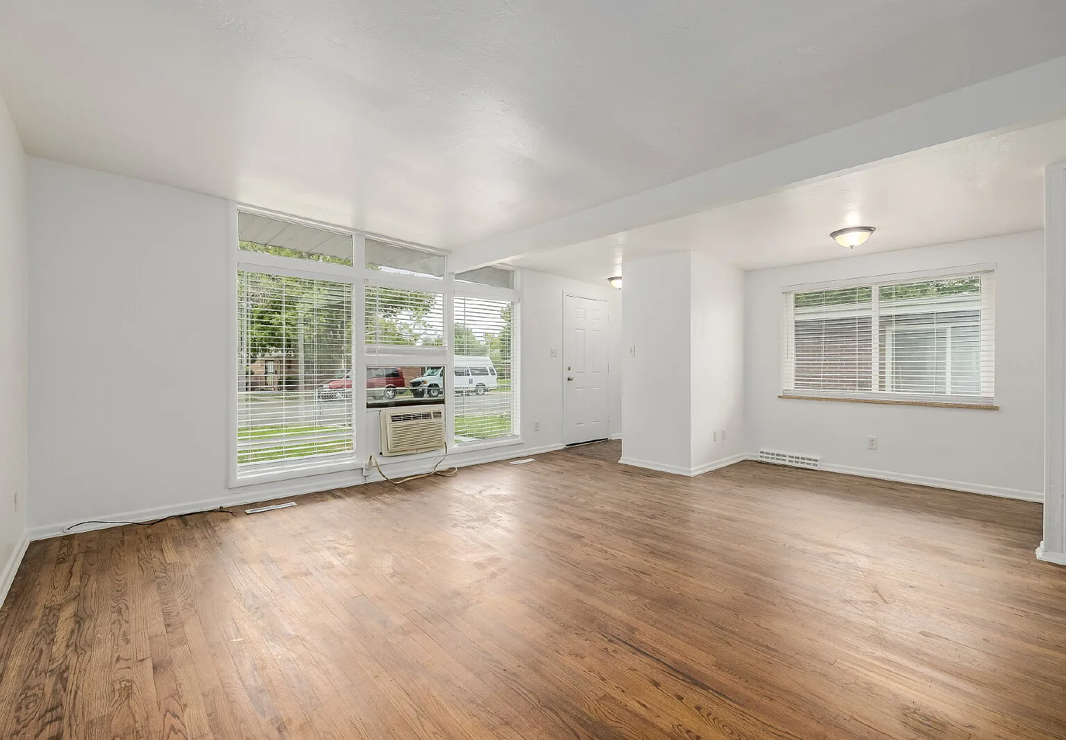2 bed, 1.0 bath, 882 sqft, $1,575 — Photo 2