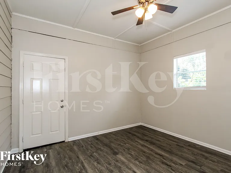 1260 Sierra Ct — Photo 15