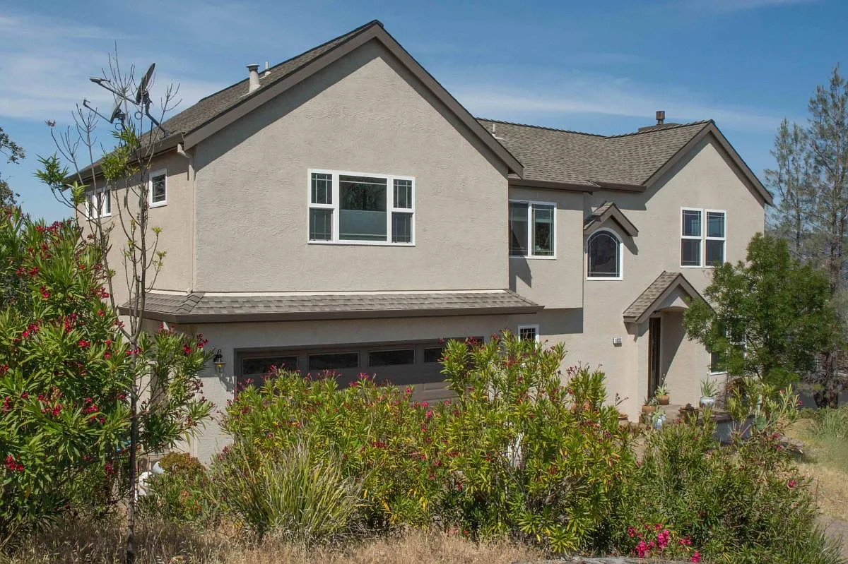 3 bed, 2.5 bath, 2159 sqft, $2,800 — Photo 2
