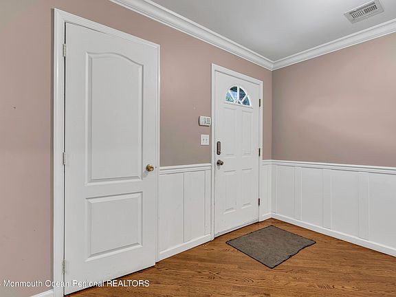 3rd image of 26 Dena Court