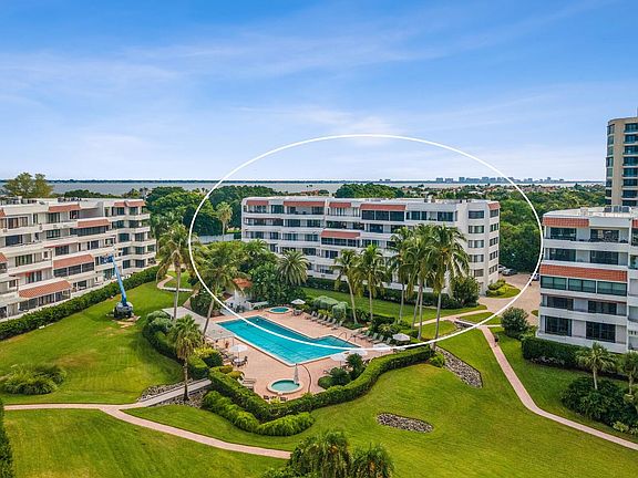 2nd image of 1445 Gulf Of Mexico Dr Unit 303