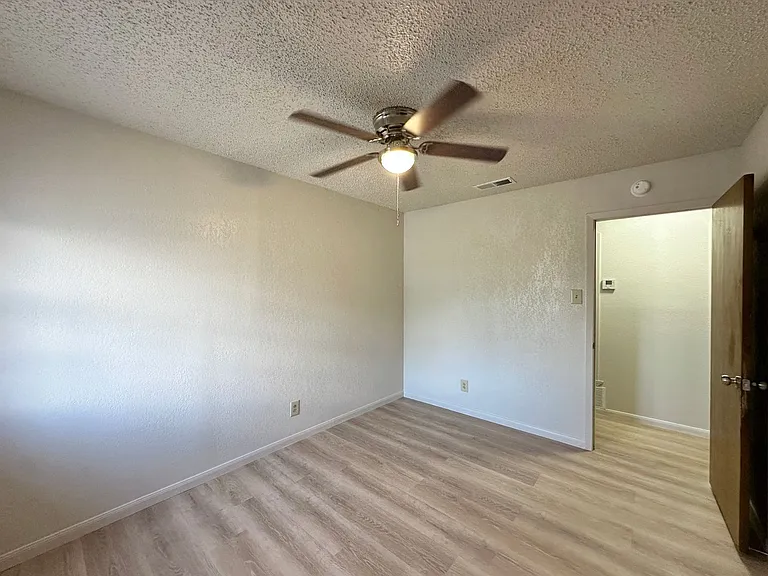 1300 Gowen Dr — Photo 29