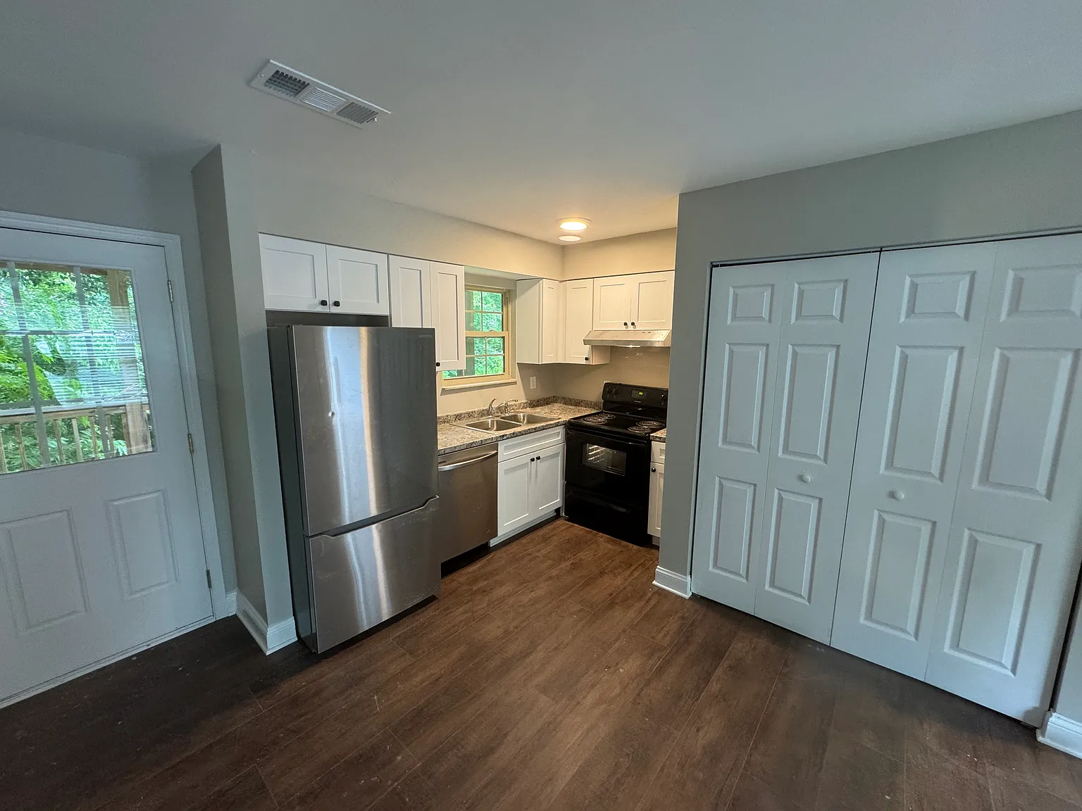 2 bed, 850 sqft, $1,300 — Photo 4