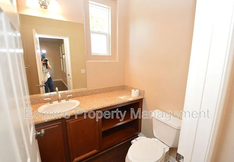 3246 N Ventura Rd — Photo 5