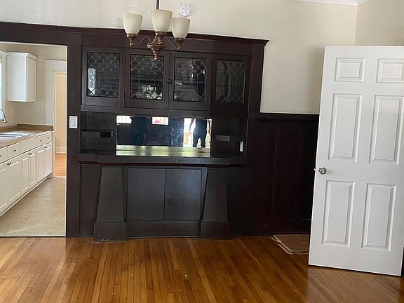 5th image of 1653 W 11th Pl
