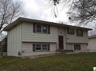 213 W Edgewood Dr, Edgerton, KS 66021